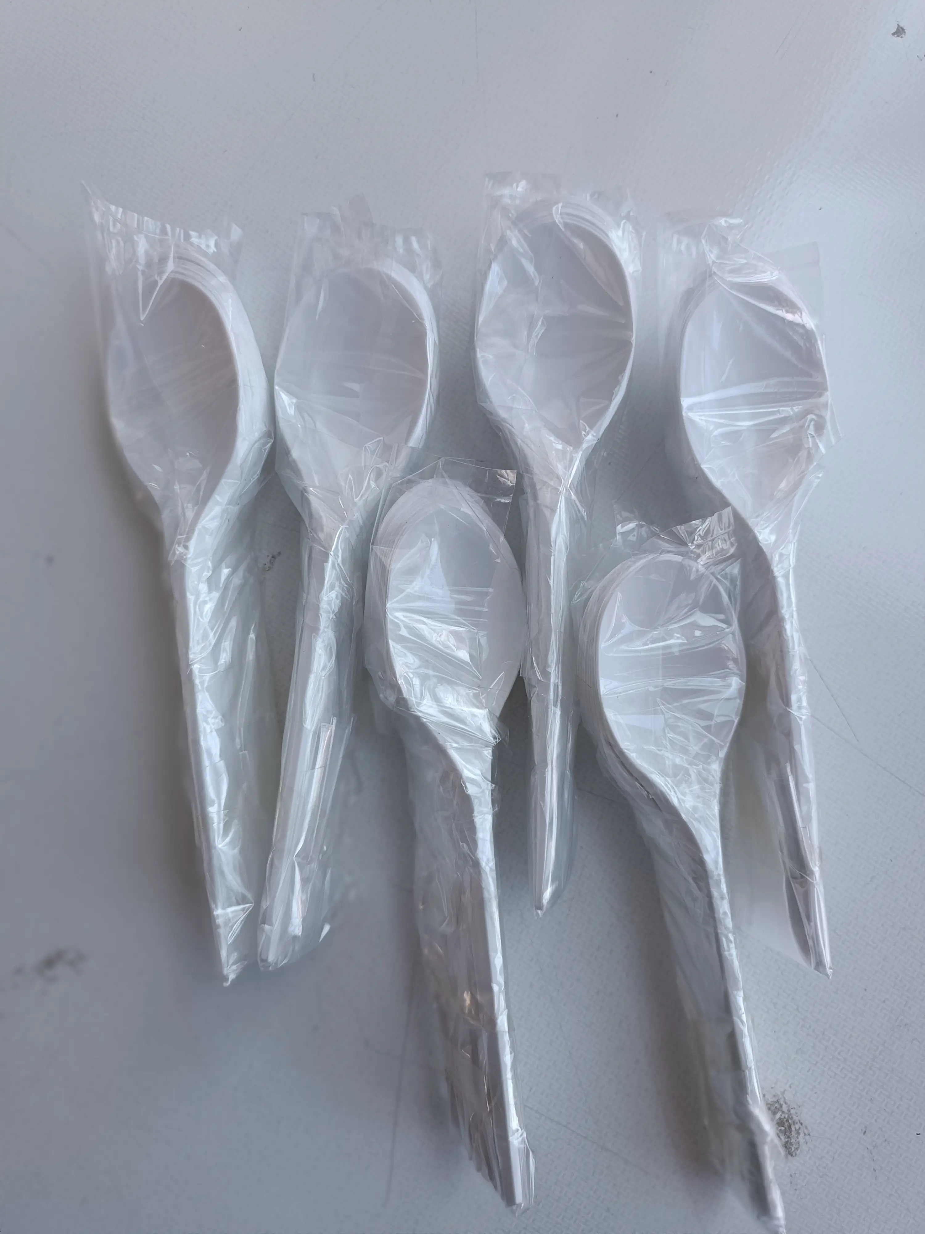 Sendok makan plastik